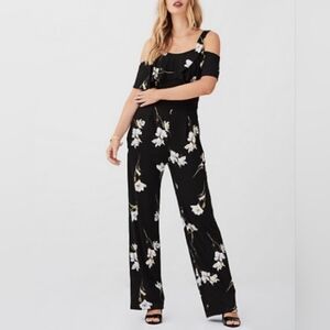 🌷Le Chateau Black Floral Cold-Shoulder Wide-Leg Jumpsuit🌷size: L